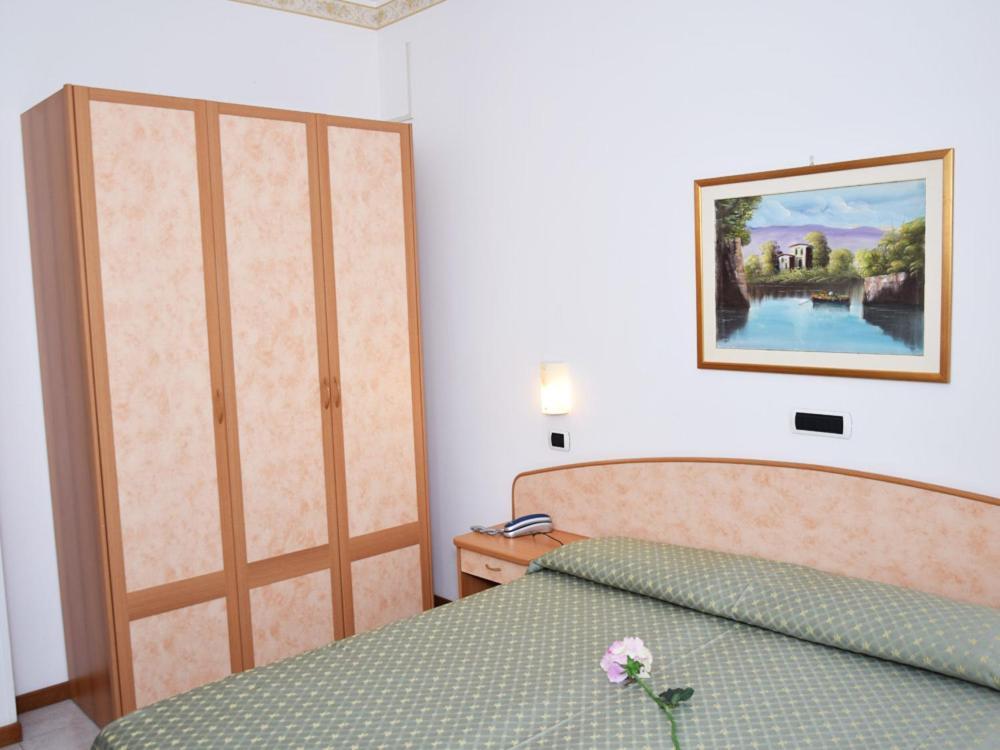 Hotel Joli Alba Adriatica Exterior photo