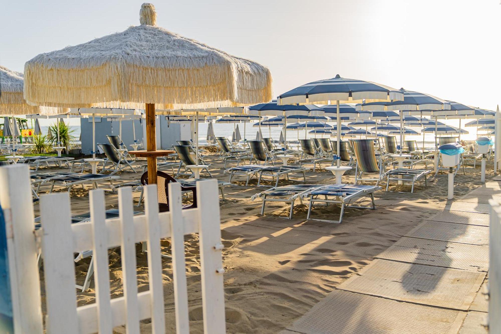Hotel Joli Alba Adriatica Exterior photo